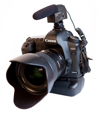 canon-mark-ii-sennheiser-mke-400-microphone-shotgun-audio-lens-hood-gear-equipment-professional-tech-technology-videography-bcp-gearhead-stereo-jack-windscreen-photo1