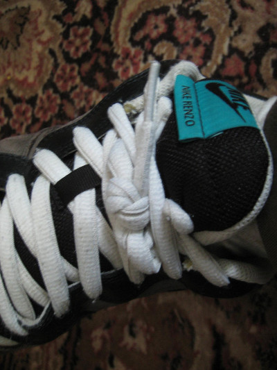 Knoten im Schnürsenkel Knoten im Schnürsenkel