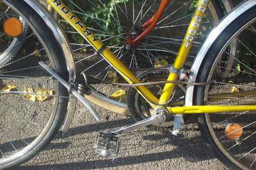 verdrehtes Schloss am Fahrrad verdrehtes Schloss am Fahrrad