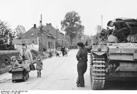 Bundesarchiv_Bild_146-1985-037-23A-_Belgien-_Albertkanal-_Fluechtlinge