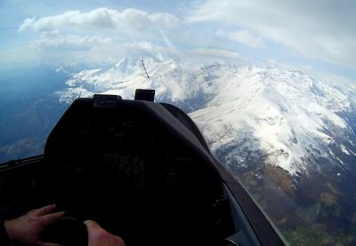 Wolkenreihung in Flugrichtung Süd Wolkenreihung in Flugrichtung Süd