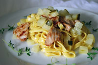 Tagliatelle in Curryschaum mit Kalbfleisch und Koriandergurken