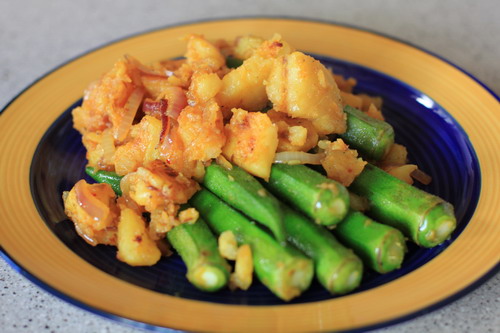 Okras-mit-Bratkartoffeln