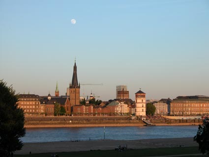 Altstadt-unterm-Mond