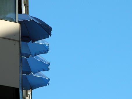 Blaue-Schirme