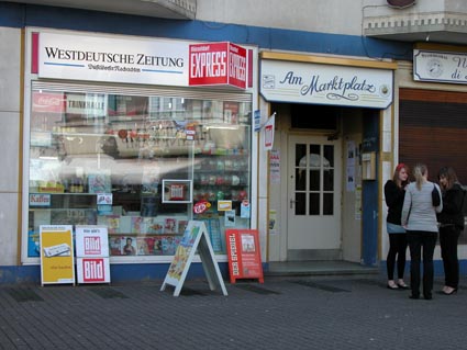 Buedchen-am-Marktplatz