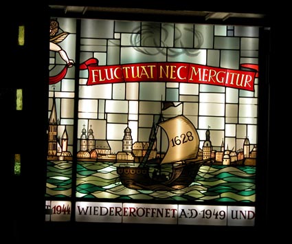 Fluctuat-nec-mergitur