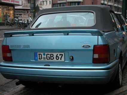 Ford-mit-Gelaender