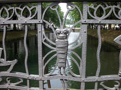 Gelaender-einer-Koebruecke