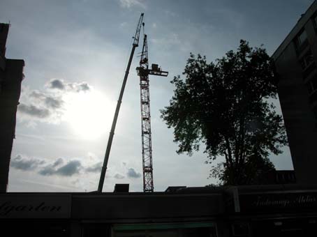Kranaufbau-im-Abendlicht
