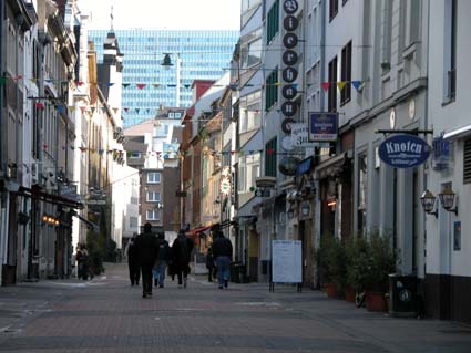 Kurze-Strasse1