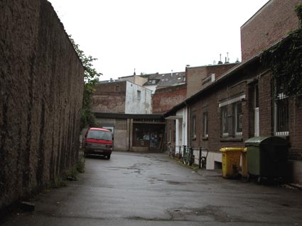 Linker-Hinterhof2