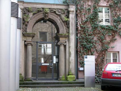 Marktplatz-Innenhof-Die-Gruenen