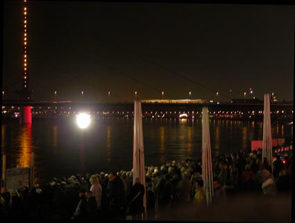 Wartende-am-Rhein