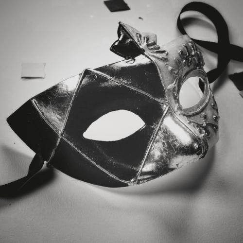 black-and-gold-mask-01