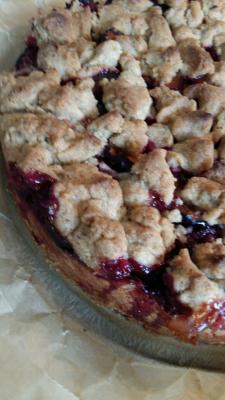 This is how the cake crumbles ;) Zwetschgen-Dinkel-Streusel mit Kardamom & Zimt
