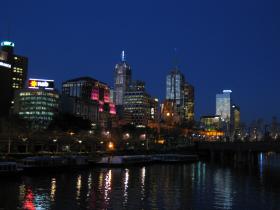Skyline-bei-Nacht