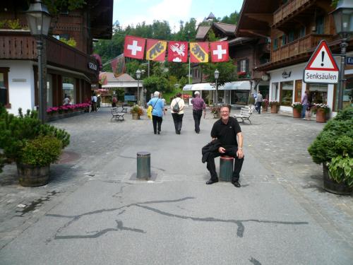 Senksäulen Gstaad
