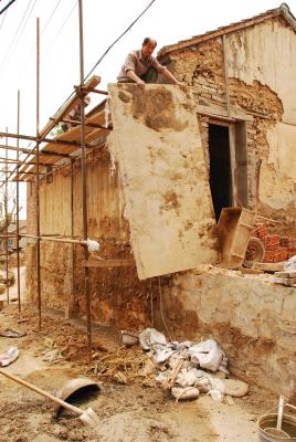 Es wird renoviert oder neu gebaut in Lingshui. Foto:Fen Fang