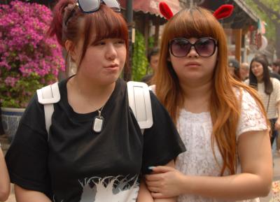 Chinesinnen finden diese Plüschohren trendig. Sie sind in den Hutongs fast überall zu erstehen. Kitsch kennt in Peking keine Grenzen. Foto: Fen Fang Chinesinnen finden diese Plüschohren trendig. Sie sind in den Hutongs fast überall zu erstehen. Kitsch kennt in Peking keine Grenzen. Foto: Fen Fang