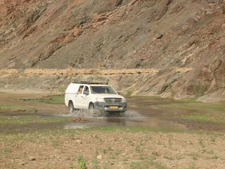 mit-auto-durch-wasser
