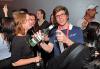 Erstkontakt bei KOMMParty im Badeschiff. Foto: Raimund Appel