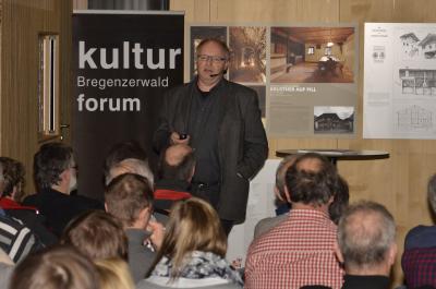 823457_417200731703046_1437832512_o