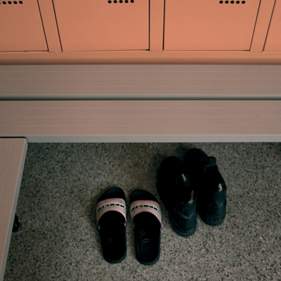 Badelatschen in der Umkleide