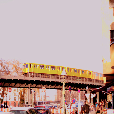 Gelbe-U-Bahn-am-Schlesischen-Tor