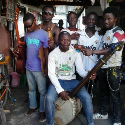 Selbstgebastelt: Die "Kids aus Morogoro" zu Besuch. Selbstgebastelt: Die "Kids aus Morogoro" zu Besuch.