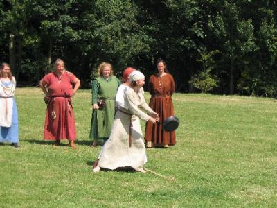 Eine Pfannenwerferin