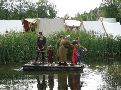 Wikinger auf dem Floss