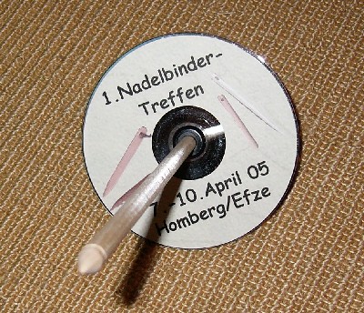 Spindel, die eine CD als Wirtel hat
