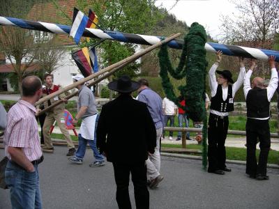 Maibaumstellen in Moehringen