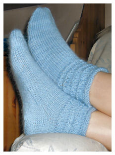 *blaue Kuschelbettsocken*