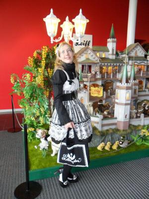 uUmVMqmv27gSQD_n4taXoE1mdmE1VYfpMQWIniLeHXM