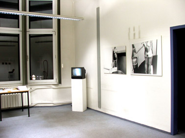 Video und Fotos von Gertrud, Tisch mit Meterial aller Beteiligten