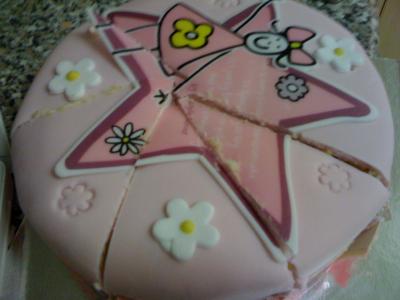 Eine pinke Torte.
