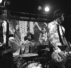 iLiKETRAiNS iLiKETRAiNS