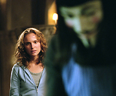 Natalie Portman (Evey) - Hugo Weaving (V) Natalie Portman (Evey) - Hugo Weaving (V)