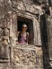 Zwischen all den steinernen Gesichtern schwirren im Bayon Tempel doch auch sehr viele westliche Gesichter herum...