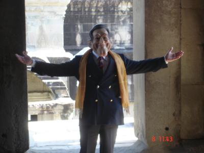 Ganz allein mit großer Geste Ganz allein mit großer Geste