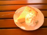 Torte auf der Terrasse des Friesenhofs