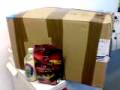 Die Espresso-Maschine steht fertig verpackt auf ihrem Platz Die Espresso-Maschine steht fertig verpackt auf ihrem Platz