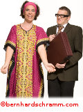 Sabine Kunz und Rainer Obkircher als Mona und Klaus (© bernhardschramm.com) Sabine Kunz und Rainer Obkircher als Mona und Klaus (© bernhardschramm.com)