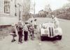 Kilpa-auto Hertankadulla Pasilassa.
<br />
Rallybil p°a Jertagatam o Fredrolsberg.
<br />
Foto Eino Heinonen 1950-luku/talet
<br />
Herlsingin Kaupungoninmuseo