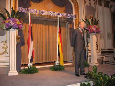 Der Botschafter bei der Begrüßungsrede