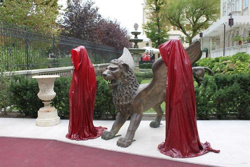 contemporary-art-biennale-show-project-venice-film-festival-manfred-kielnhofer