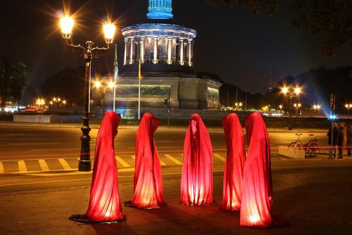 festival-of-lights-berlin-light-art-show-siegessaele-waechter-der-zeit-manfred-kielnhofer