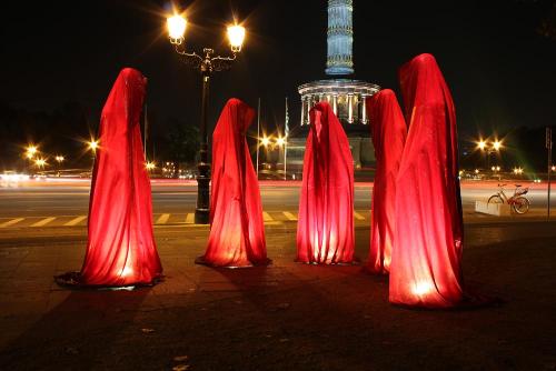 festival-of-lights-berlin-light-art-siegessaele-waechter-manfred-kielnhofer1